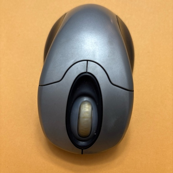 Microsoft Wireless Optical Mouse 2.0 Model 1008 Silver - No Receiver TESTED - Picture 3 of 4